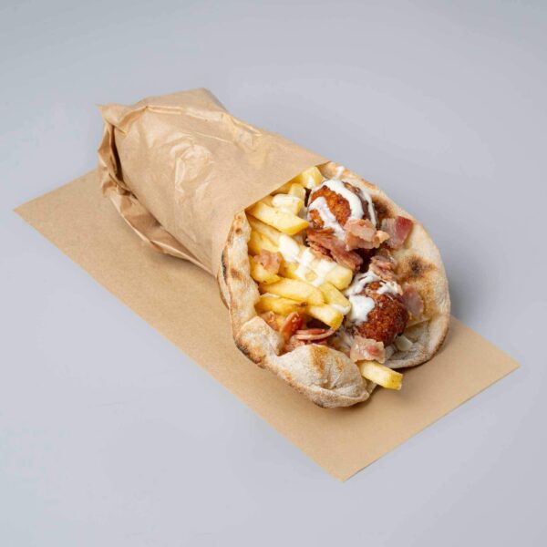 Chicken Sandwich: κεφτεδάκια από κοτόπουλο, σάλτσα Caesar's, μπέικον, τηγανητές πατάτες.
